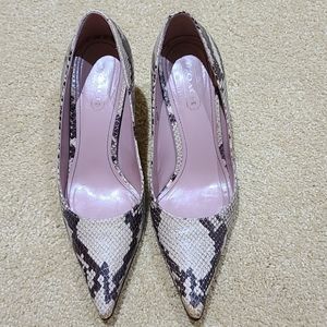 Coach python pumps